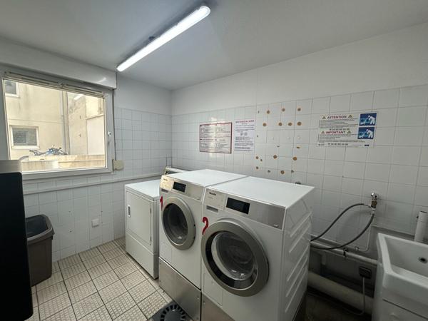 Studio dans une résidence sécurisée face aux remparts.