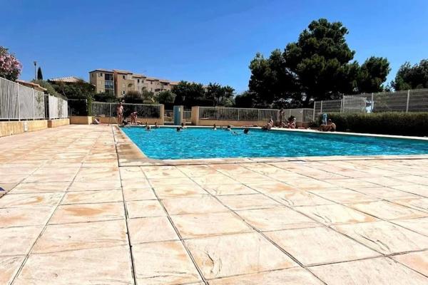 T3 vue mer dans Residence avec tennis et piscine
