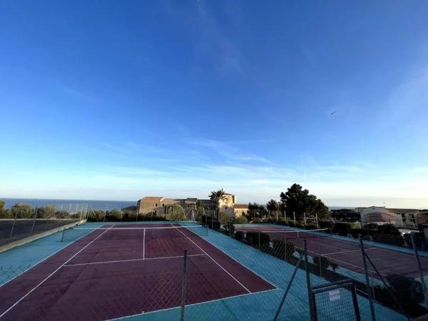 T3 vue mer dans Residence avec tennis et piscine