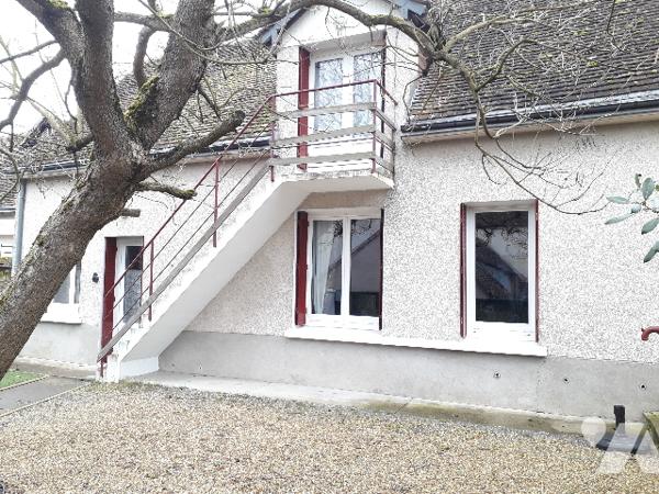 MAISON TOTALEMENT RESTAUREE CENTRE VILLE DE NOYERS SUR CHER