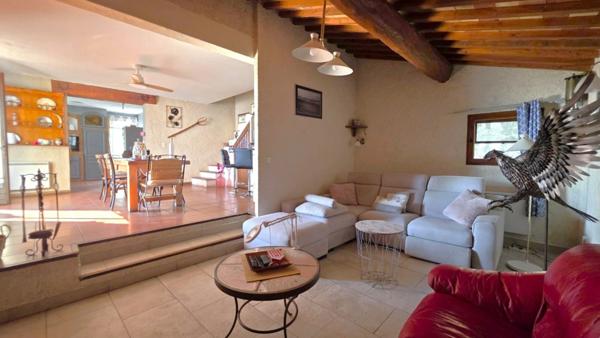 SAINT SAVOURNIN (13) Maison 5p pleine de charme avec dépendance, piscine, cuisine d’été, four et garage.