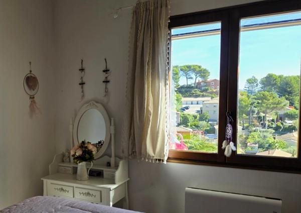 SAINT SAVOURNIN (13) Maison 5p pleine de charme avec dépendance, piscine, cuisine d’été, four et garage.