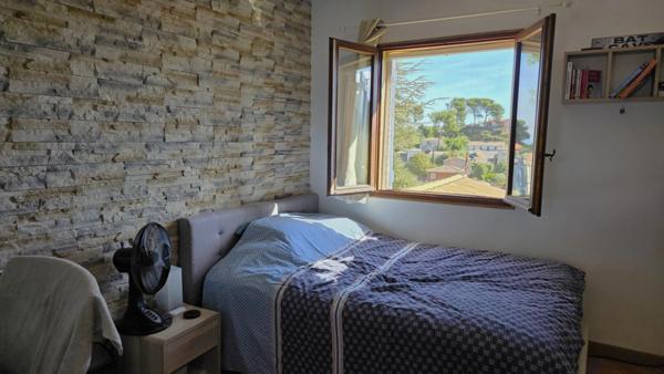 SAINT SAVOURNIN (13) Maison 5p pleine de charme avec dépendance, piscine, cuisine d’été, four et garage.