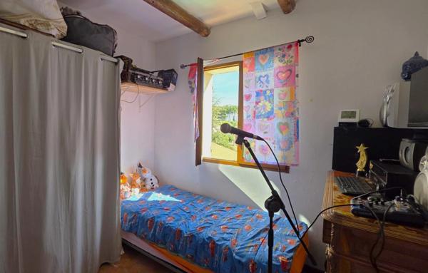 SAINT SAVOURNIN (13) Maison 5p pleine de charme avec dépendance, piscine, cuisine d’été, four et garage.