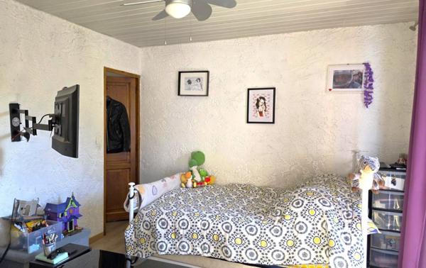 SAINT SAVOURNIN (13) Maison 5p pleine de charme avec dépendance, piscine, cuisine d’été, four et garage.