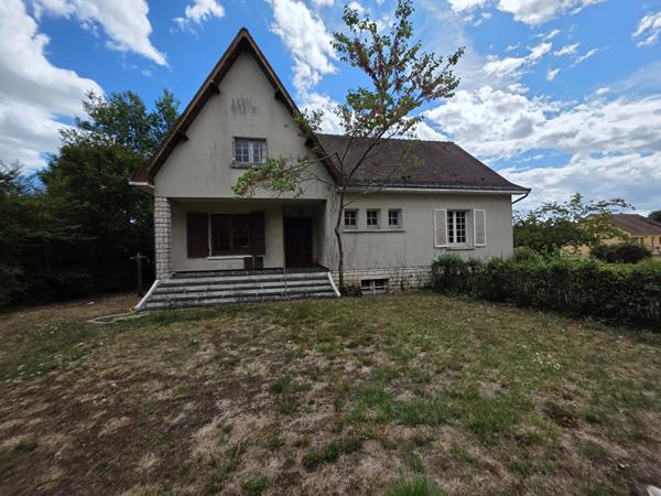 AZAY LE FERRON [REF. 7016]