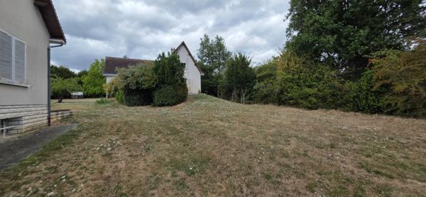 AZAY LE FERRON [REF. 7016]