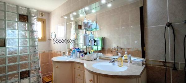 Villa 6 pièces 169m2, terrain avec piscine