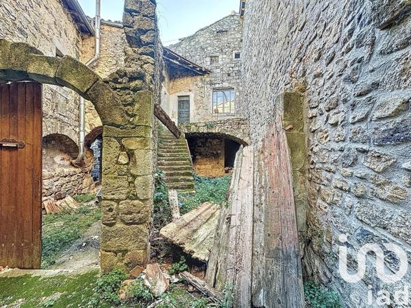 Maison rustique 13 pièces de 335 m² à Vinezac (07110)