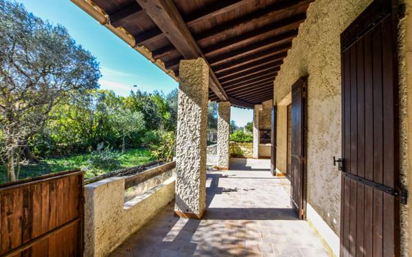 Maison à vendre    5 pièces •  Rochefort-du-Gard