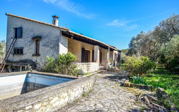 Maison à vendre    5 pièces •  Rochefort-du-Gard