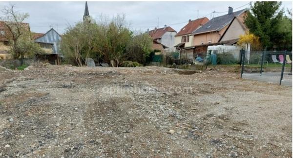 ZILLISHEIM, en impasse, très beau terrain de construction, plat, 7.95ares, libre de constructeur et d'architecte. Viabilisation en bordure de terrain. Top emplacement.
