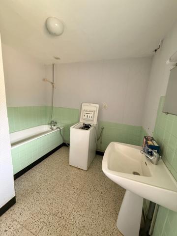 EN EXCLUSIVITE ! Propriété 2 maisons + dépendances sur 4700 m2 de terrain (ou 1ha8 si nécessaire) 88 000 €