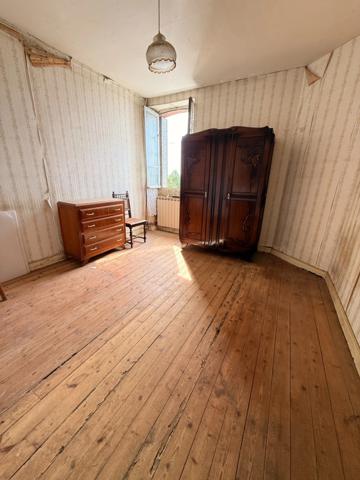 EN EXCLUSIVITE ! Propriété 2 maisons + dépendances sur 4700 m2 de terrain (ou 1ha8 si nécessaire) 88 000 €