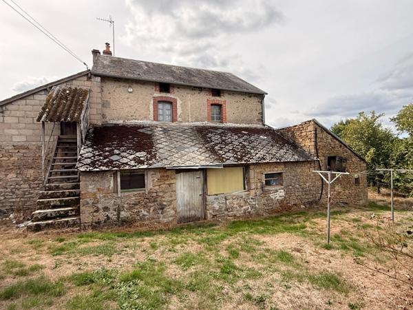 EN EXCLUSIVITE ! Propriété 2 maisons + dépendances sur 4700 m2 de terrain (ou 1ha8 si nécessaire) 88 000 €