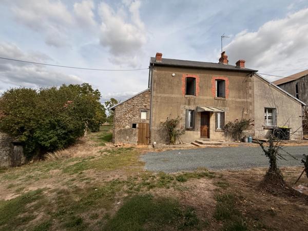 EN EXCLUSIVITE ! Propriété 2 maisons + dépendances sur 4700 m2 de terrain (ou 1ha8 si nécessaire) 88 000 €