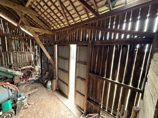 EN EXCLUSIVITE ! Propriété 2 maisons + dépendances sur 4700 m2 de terrain (ou 1ha8 si nécessaire) 88 000 €