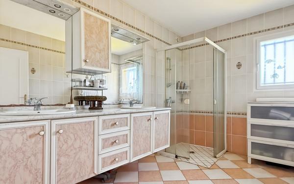 Maison à vendre    7 pièces •  Saint-Étienne-de-Tulmont