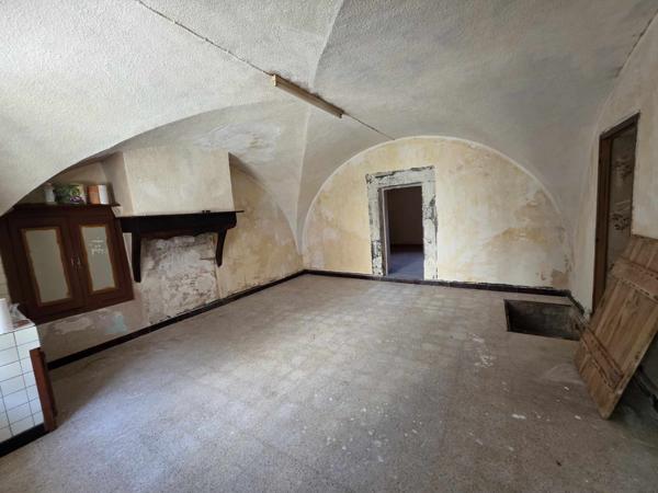 Chauffayer (05800) MAISON DE VILAGE DE TYPE 4/5 EN PIERRE ET VOÜTE AVEC UNE IMMENSE GRANGE