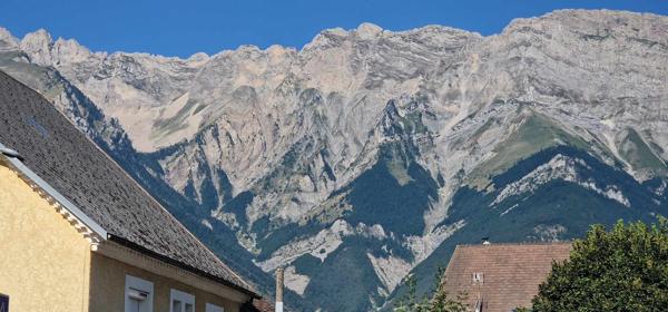 Chauffayer (05800) MAISON DE VILAGE DE TYPE 4/5 EN PIERRE ET VOÜTE AVEC UNE IMMENSE GRANGE