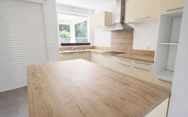 Maison à vendre    4 pièces •  Lamentin