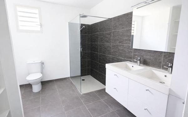 Maison à vendre    4 pièces •  Lamentin