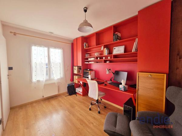 VENTE : maison architèque de 7 pièces (228 m²) à YZEURE