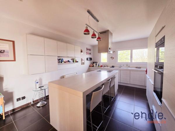 VENTE : maison architèque de 7 pièces (228 m²) à YZEURE