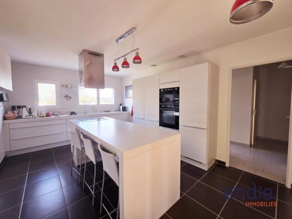 VENTE : maison architèque de 7 pièces (228 m²) à YZEURE