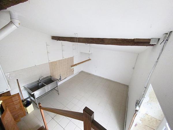 A Vendre à Ordan Larroque ancien commerce de 6 pièces avec fort potentiel