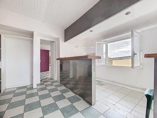 A Vendre à Ordan Larroque ancien commerce de 6 pièces avec fort potentiel