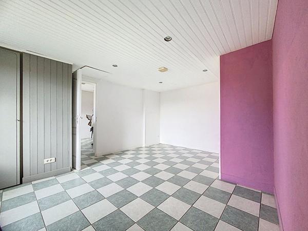 A Vendre à Ordan Larroque ancien commerce de 6 pièces avec fort potentiel