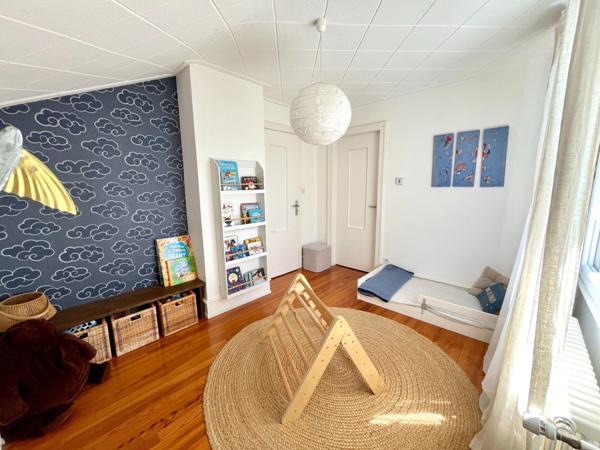 Maison
                                                                                                                                                                                                                                                                                                                        5 pièce(s)                                                                                                                                                                                                          3 chambre(s)                                                                                                                                                                                                          100  m²