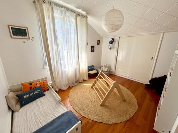Maison
                                                                                                                                                                                                                                                                                                                        5 pièce(s)                                                                                                                                                                                                          3 chambre(s)                                                                                                                                                                                                          100  m²