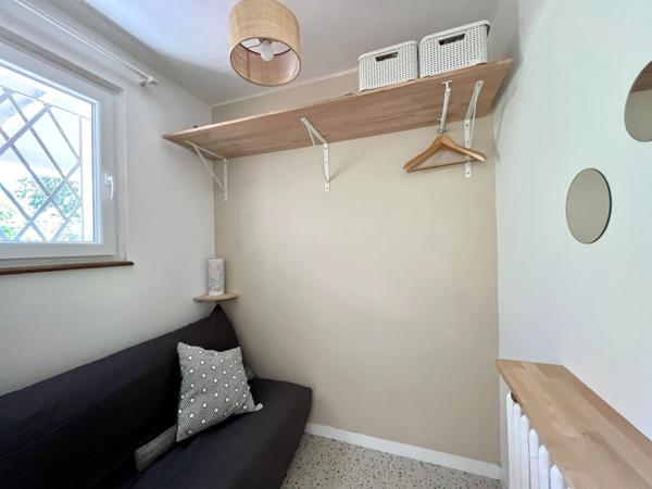 Maison
                                                                                                                                                                                                                                                                                                                        5 pièce(s)                                                                                                                                                                                                          3 chambre(s)                                                                                                                                                                                                          100  m²
