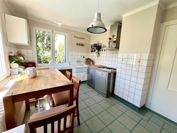 Maison
                                                                                                                                                                                                                                                                                                                        5 pièce(s)                                                                                                                                                                                                          3 chambre(s)                                                                                                                                                                                                          100  m²