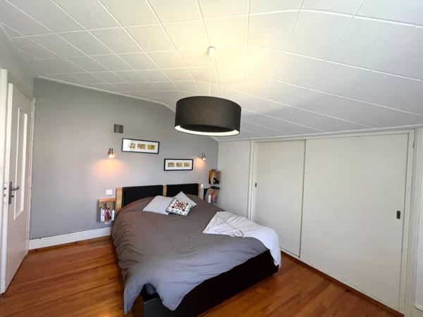 Maison
                                                                                                                                                                                                                                                                                                                        5 pièce(s)                                                                                                                                                                                                          3 chambre(s)                                                                                                                                                                                                          100  m²