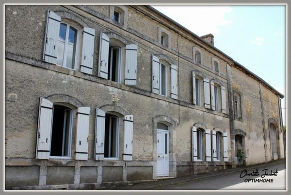 Maison à vendre 8 pièces Proche de MONTMOREAU SAINT CYBARD (16)