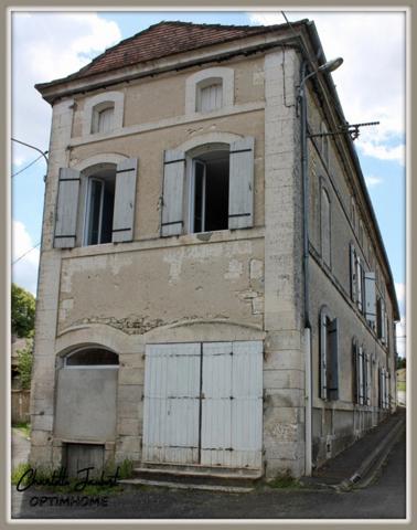 Maison à vendre 8 pièces Proche de MONTMOREAU SAINT CYBARD (16)