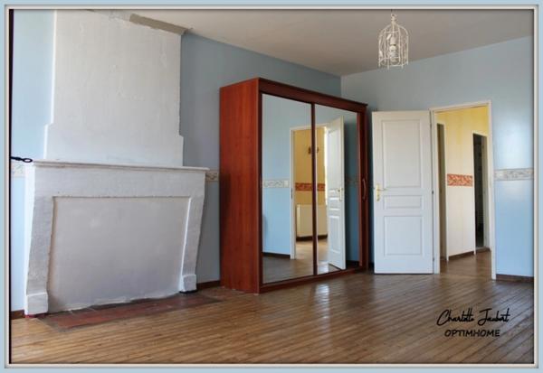 Maison à vendre 8 pièces Proche de MONTMOREAU SAINT CYBARD (16)