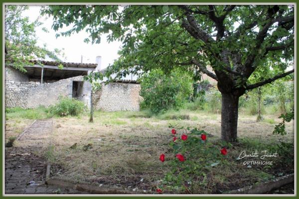 Maison à vendre 8 pièces Proche de MONTMOREAU SAINT CYBARD (16)