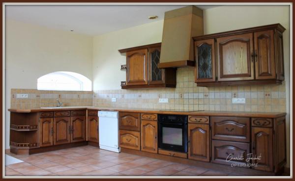 Maison à vendre 8 pièces Proche de MONTMOREAU SAINT CYBARD (16)