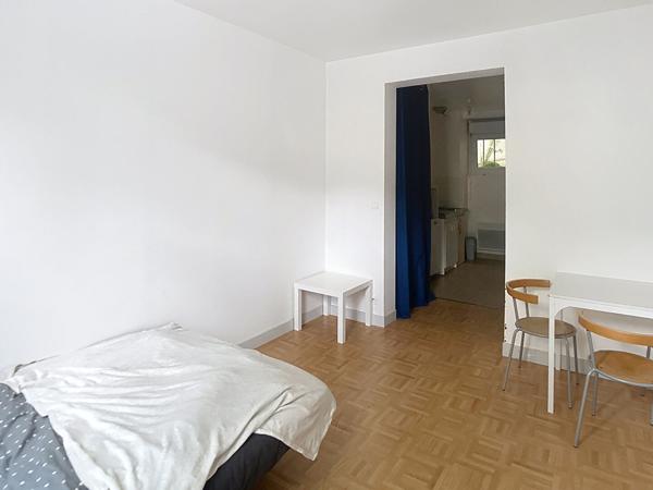 A vendre coeur de Doutre, Boulevard Descazeaux, appartement type 1 avec cuisine indépendante, petite copropriété, chauffage individuel, faibles charges, vendu sans locataire.