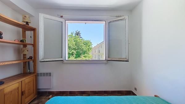 SAINTE MAXIME 2 PIECES CENTRE VILLE MER A PIEE