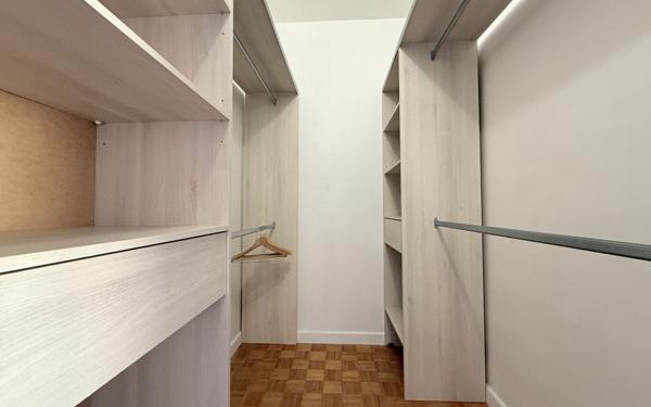 Appartement à vendre    3 pièces • 75,90 m2 Vanves