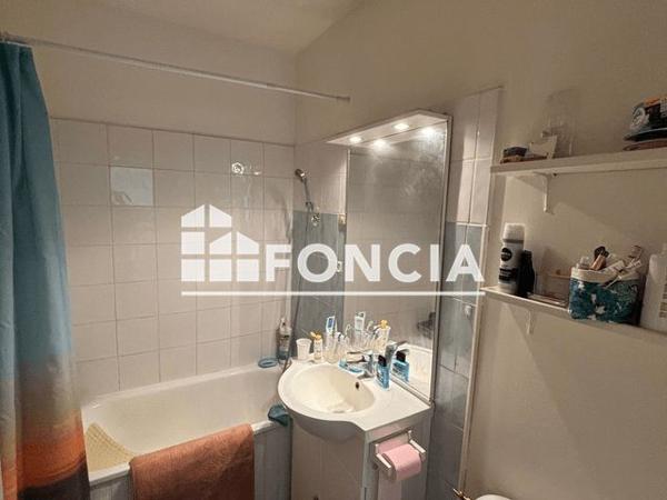 Location Appartement 2 pièces 35.84 m² - 239 AV A. BRIAND LE MALBOUSQUET Toulon 83200