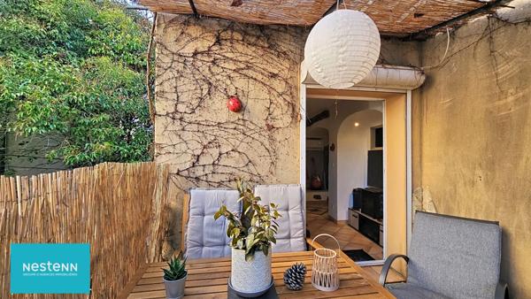 Maison de village de 96m2 avec 3 chambres, terrasse, garage et cave dans le centre de Rougiers.