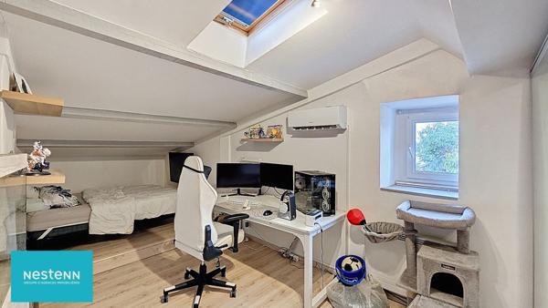 Maison de village de 96m2 avec 3 chambres, terrasse, garage et cave dans le centre de Rougiers.