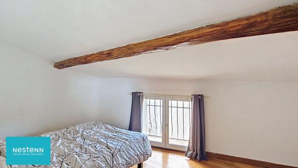 Maison de village de 96m2 avec 3 chambres, terrasse, garage et cave dans le centre de Rougiers.