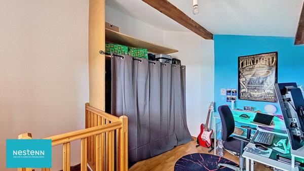 Maison de village de 96m2 avec 3 chambres, terrasse, garage et cave dans le centre de Rougiers.